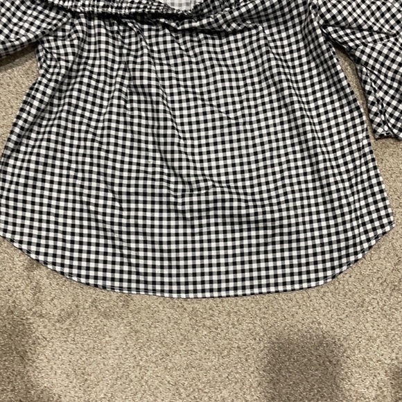 Off the shoulders top 🖤 NWOT - Picture 4 of 4